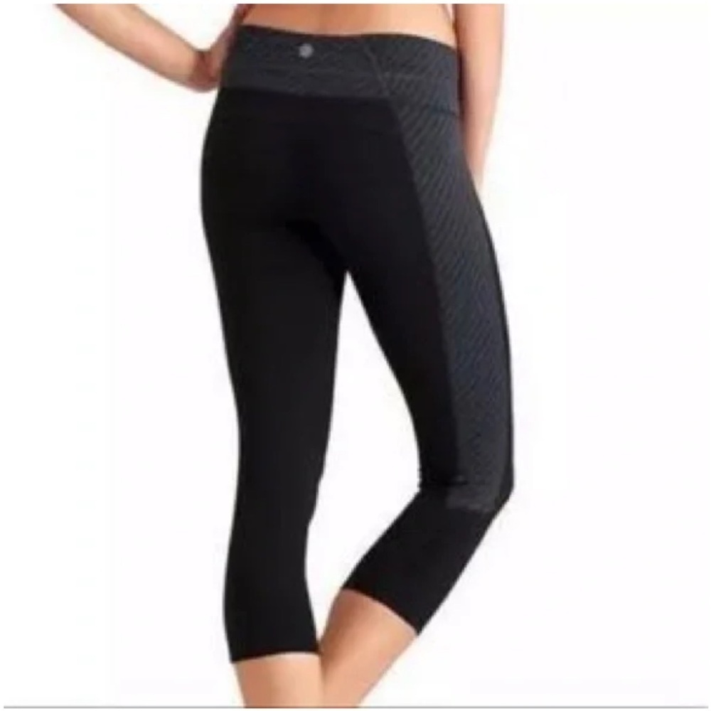 Athleta Zippy Balance Capri Leggings L Women Black w/ Gray Stripes Yoga Pant